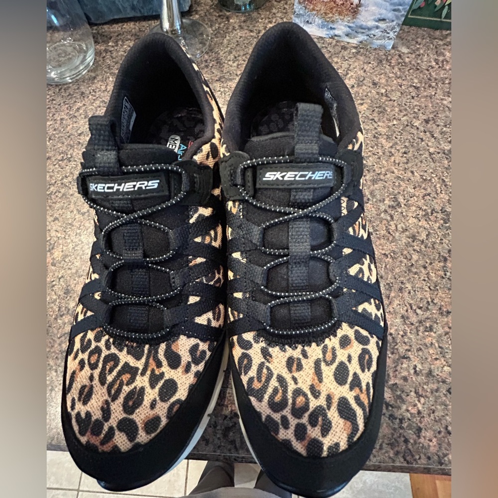 Leopard print sketchers 9.5 shoes never worn